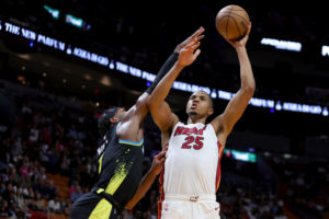 Orlando Robinson cumple las expectativas como titular