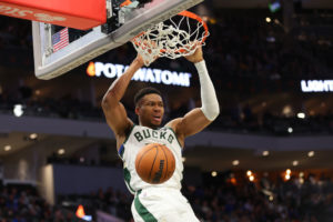 Giannis se cobra su venganza ante los Pacers con 64 puntos
