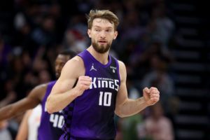 El triple-doble de Sabonis pone en problemas a los Suns