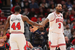 Un Drummond de otra época destroza a los Hawks