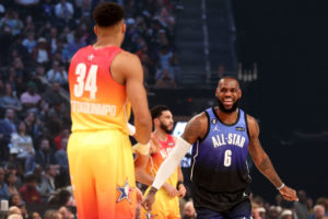 LeBron y Antetokounmpo lideran el primer recuento de votos para el All-Star 2024
