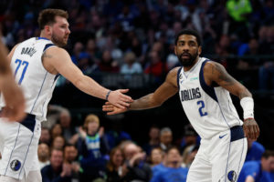 Kyrie Irving y Luka Doncic encuentran el camino