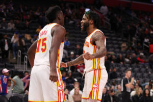 Atlanta se abona a las victorias agónicas