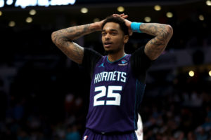 Los Hornets no encuentran respuesta a sus problemas