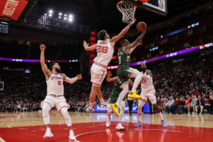 Los Rockets sobreviven a los 48 puntos de Antetokounmpo