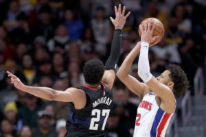 Cunningham abandona la derrota ante Denver con problemas en la rodilla