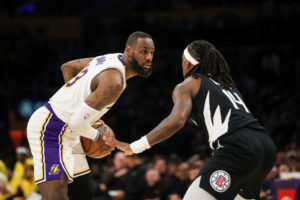 Los Lakers se llevan el segundo derbi angelino del curso