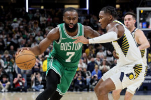 Jaylen Brown, crítico con el arbitraje ante Indiana: "Debería ser investigado"