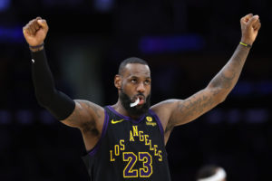 LeBron James echa el freno a los Thunder