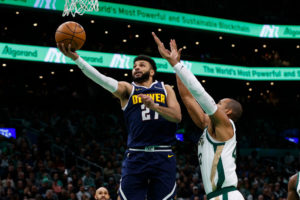 Jokic y Murray asaltan el TD Garden