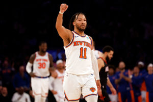 41 puntos de Brunson para dominar ante Washington