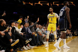 Los Lakers arruinan el regreso de Doncic a las pistas