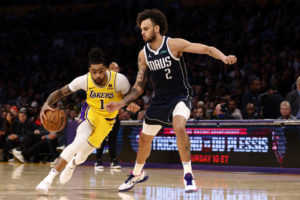 Atlanta buscaría un tercer equipo para D'Angelo Russell