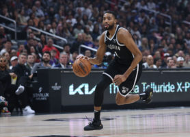 Mikal Bridges atiza al público de Brooklyn