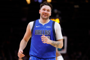 Luka Doncic agranda su leyenda con una histórica actuación de 73 puntos