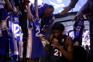 Embiid ausente, no tantos triples y Miami