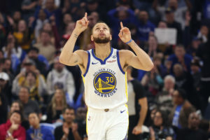 Los Warriors rinden tributo a Milojevic en su primer partido tras su fallecimiento