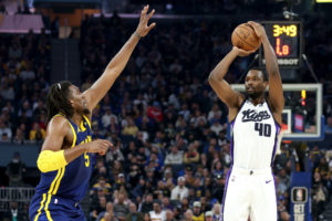 Harrison Barnes brilla en otro loco Warriors-Kings