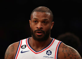 Los Clippers dan 'vacaciones' a P.J. Tucker y Bones Hyland