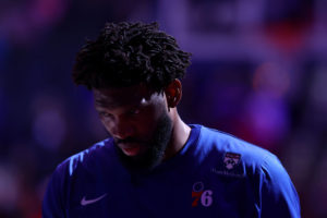 Los Sixers esperan que Embiid se pierda entre uno y dos meses