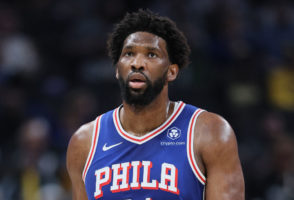 Embiid se sincera sobre sus problemas de rodilla: "Es deprimente"