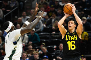 Fontecchio se va a Detroit por Kevin Knox y una segunda ronda