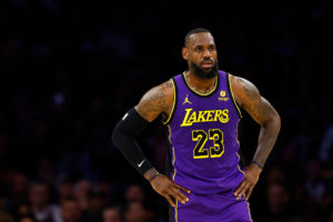 LeBron, baja para esta noche por una lesión en el tobillo
