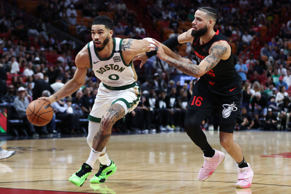 Boston aprovecha la ausencia de Jimmy Butler