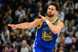 Klay Thompson da una exhibición ofensiva desde el banquillo