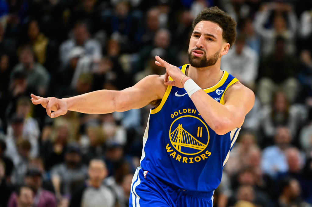 Klay Thompson da una exhibición ofensiva desde el banquillo