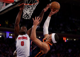 Los Knicks sobreviven a un final caótico ante Detroit