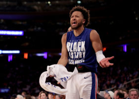 Los árbitros admiten su error contra los Pistons
