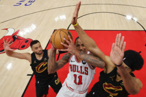 DeRozan comanda el triunfo en la prórroga ante Cleveland