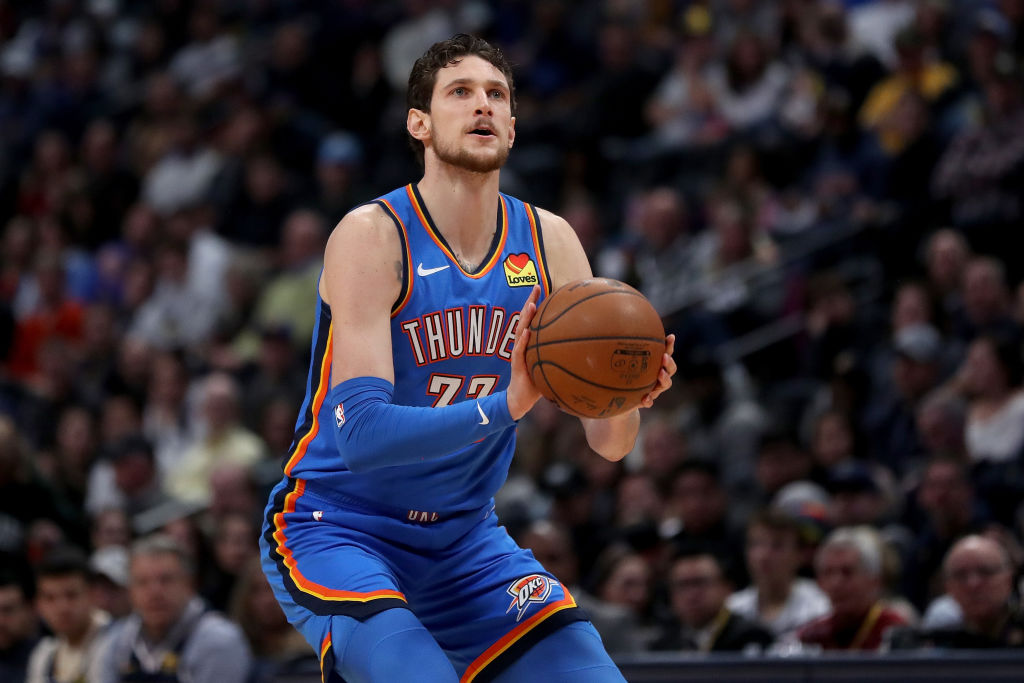 Mike Muscala firmará con los Thunder el resto del curso