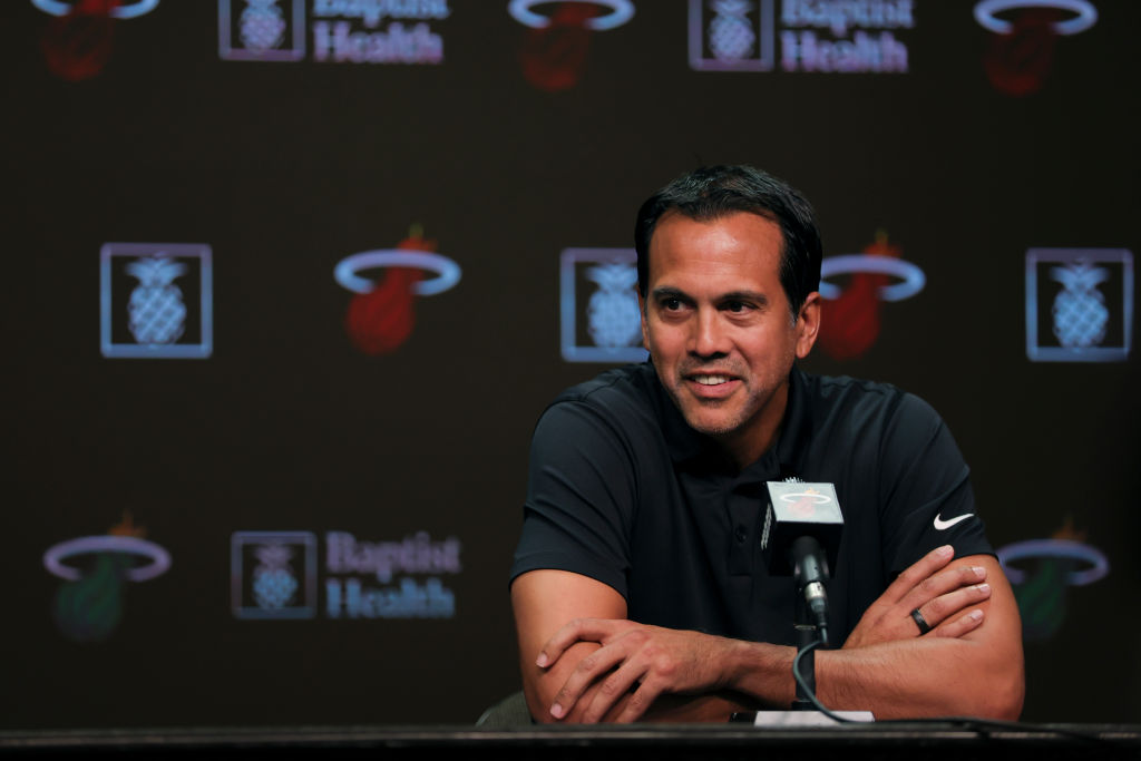 Erik Spoelstra, feliz por contar con el factor Patty Mills