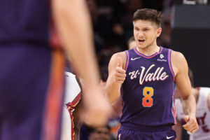 Mantener a Grayson Allen y Royce O'Neal, prioridad en Phoenix