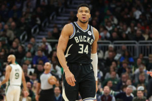 Antetokounmpo no estará ante los Celtics