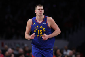 Jokic saca la varita para remontar ante Toronto