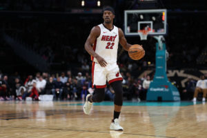 Jimmy Butler activa el modo playoffs