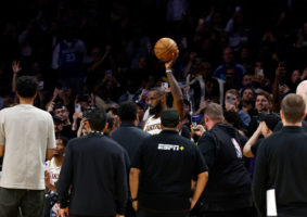 Histórico LeBron con 40.000 puntos en la NBA