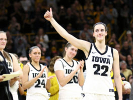 Caitlin Clark supera a Maravich como máxima anotadora de la NCAA