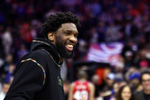 Joel Embiid vuelve a los entrenamientos