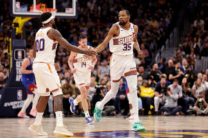 Kevin Durant impone su ley ante los campeones Nuggets