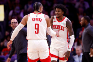 Houston amenaza a Lakers y Warriors