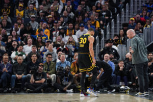 Curry cae lesionado en la derrota de los Warriors