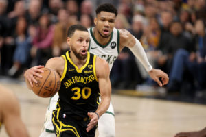 Duro toque de atención de los Warriors a los Bucks