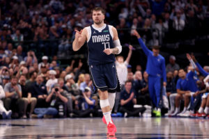 Cuarto triple-doble consecutivo de Doncic con al menos 35 puntos