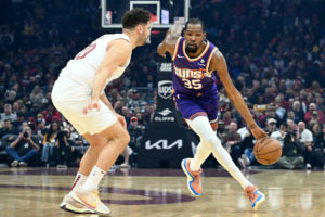 Kevin Durant también manda en Cleveland