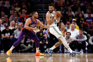 Boston recupera el paso en casa del mejor Durant