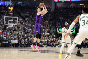 Kevin Huerter será baja por una luxación en el hombro